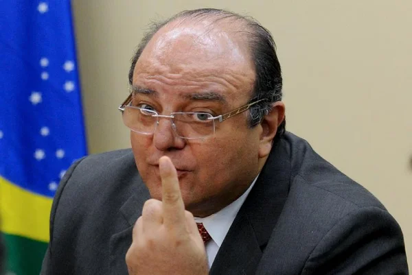 Cândido Vaccarezza diz ter ficado sem apartamento após a Lava Jato