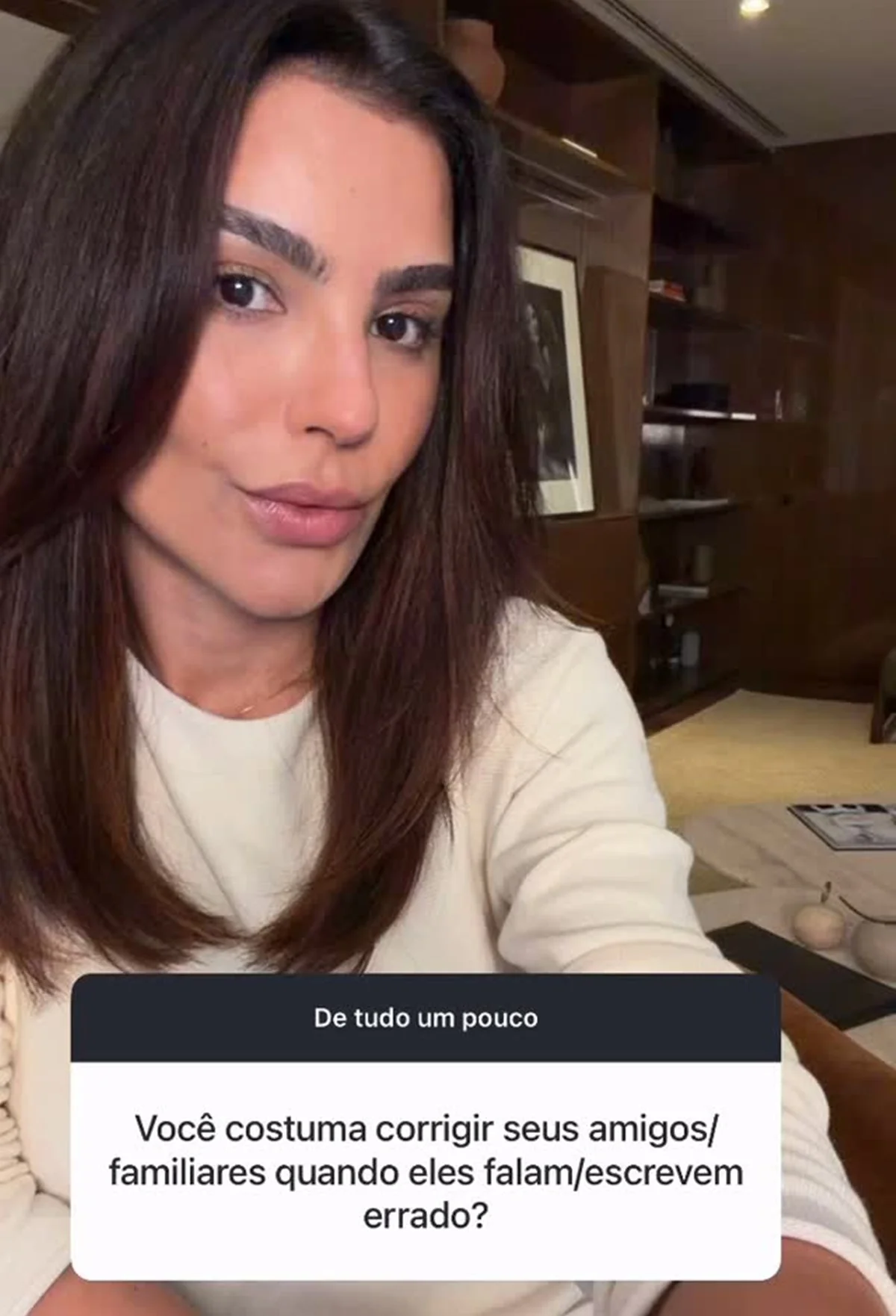 Cíntia Chagas revela mania de corrigir erros gramaticais: "Até na hora H" Cíntia Chagas revela mania de corrigir erros gramaticais: "Até na hora H"