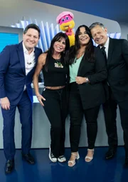 Gretchen tirou a peruca ao vivo e mostrou resultado de transplante capilar.