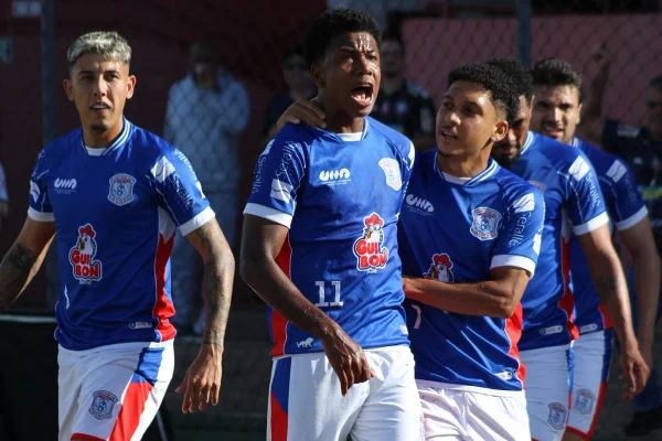 Jogadores do Cianorte-PR comemoram gol na penúltima rodada da Série D