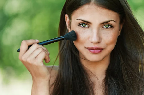 Depois da Natura… Avon e Mary Kay também querem um descontão do GDF