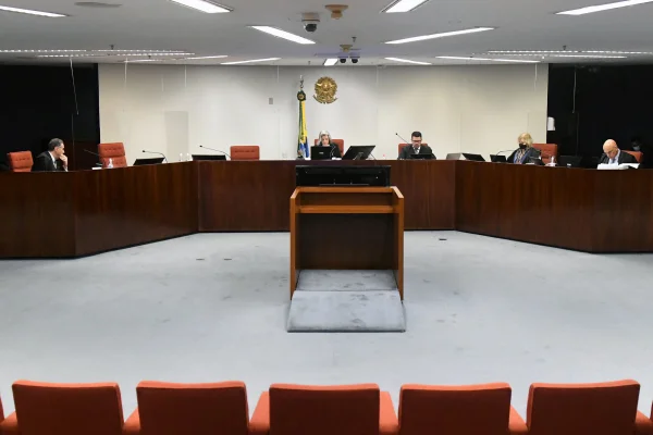Imagem colorida mostra primeira turma do supremo tribunal fedeal - Metrópoles