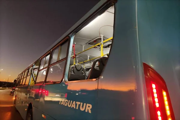 Ônibus da Taguatur depredado durante greve