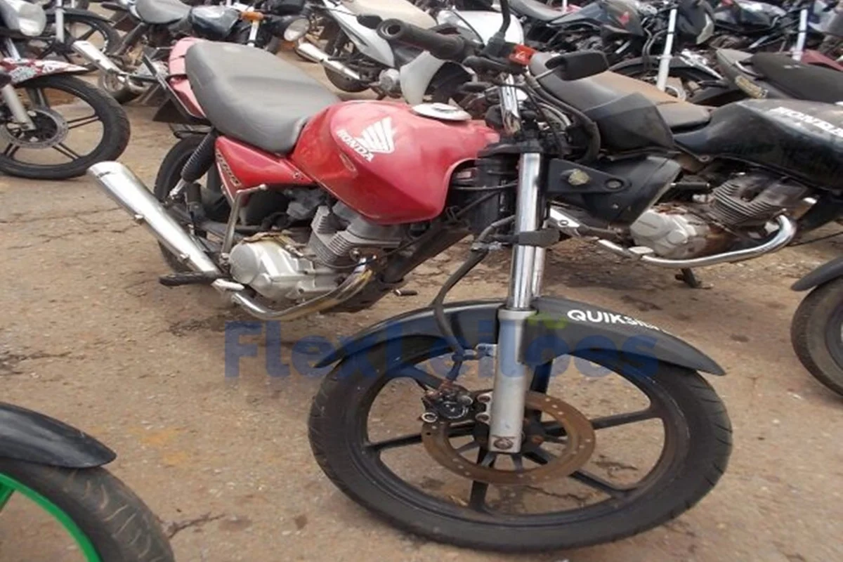 Honda CG 150 Titan KS 2005 R$ 600 Honda CG 150 Titan KS 2005 R$ 600