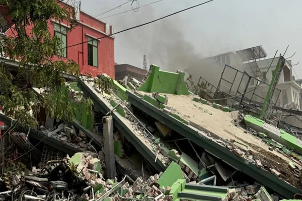 Imagem colorida de terremoto na Ásia - Metrópoles