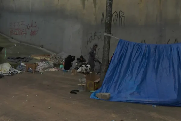 Incêndio em ocupação deixa moradores desabrigados na Av. 9 de Julho