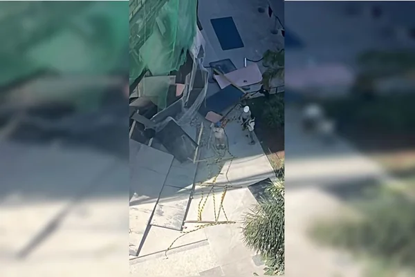 Vídeo: tapumes despencam de obra em Águas Claras e assustam moradores