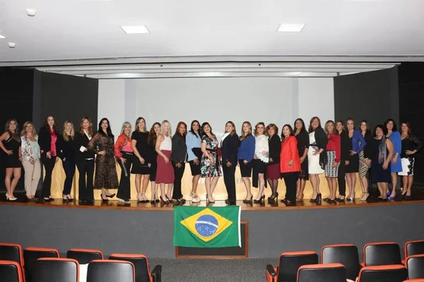 Em busca de emancipação, mulheres fundam associação de advogadas