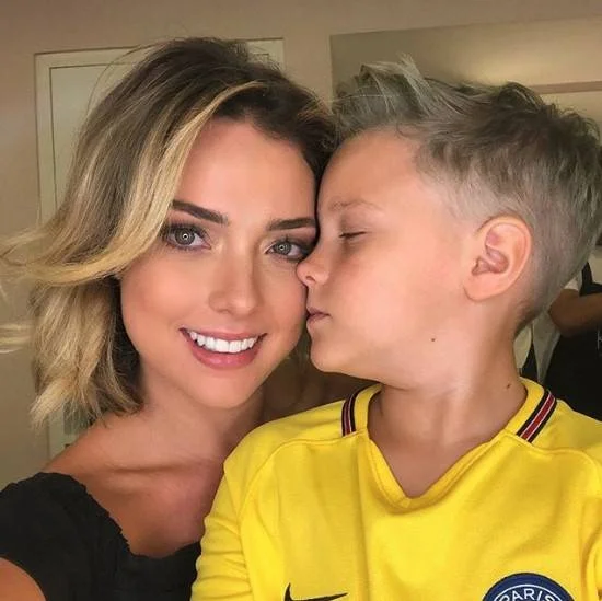 Sem rivalidade! Ex de Neymar prestigia aniversário de Bruna Marquezine - destaque galeria Sem rivalidade! Ex de Neymar prestigia aniversário de Bruna Marquezine - destaque galeria