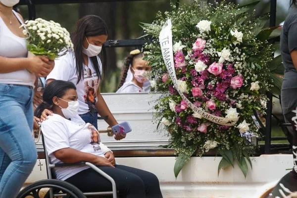 Corpo de Eunice, avó da menina morta a facadas no DF, vai para o Piauí