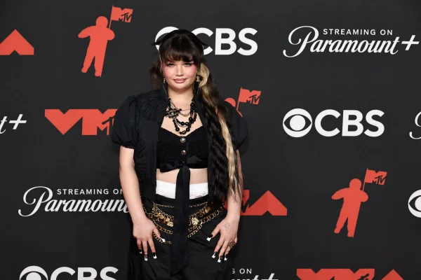 Lola Young no VMA 2025 - Metrópoles