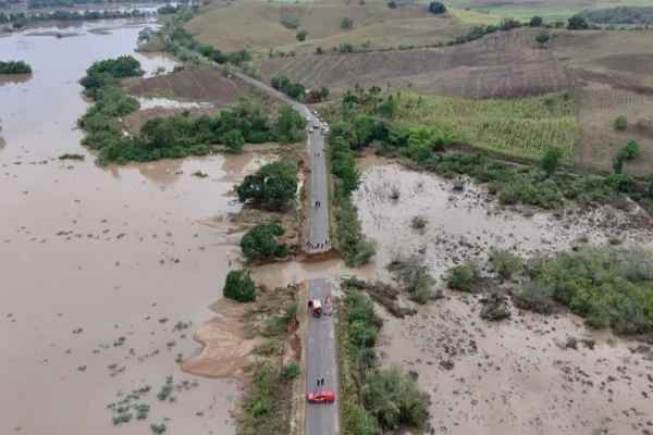 Imagem de um trecho da rodovia SE-438, em Capela, Sergipe - Metrópoles