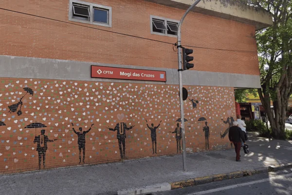 Imagem colorida de estação Mogi das Cruzes, onde homem invadiu trilhos e morreu - Metrópoles