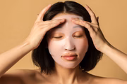 As coreanas são fãs das máscaras em folha, que promovem hidratação intensa e efeito relaxante