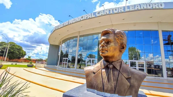 GO: Aparecida entrega espaço de cultura que homenageia cantor Leandro