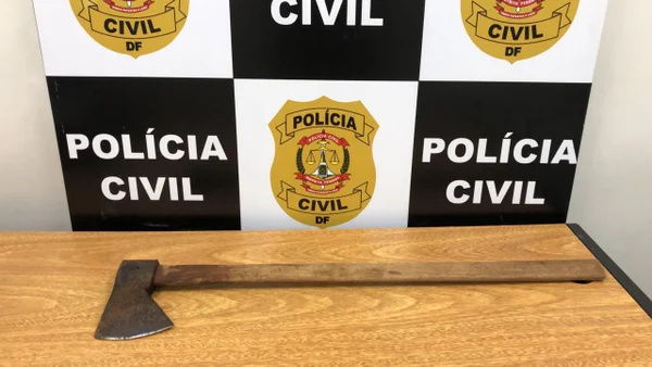 Homem tenta estuprar criança e agride ex-companheira com machado no DF