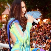 A cantora também passou por cirurgia para reduzir os seios