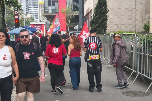 PT pede que PMs mantenham câmeras corporais ligadas durante ato na Paulista - destaque galeria PT pede que PMs mantenham câmeras corporais ligadas durante ato na Paulista - destaque galeria