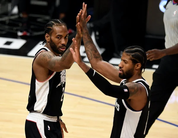 Kawhi e Paul George se destacam e Clippers desencantam diante dos Jazz