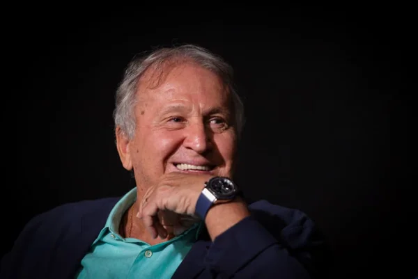Zico se emociona com filme sobre carreira: “Chorei mais que o normal”