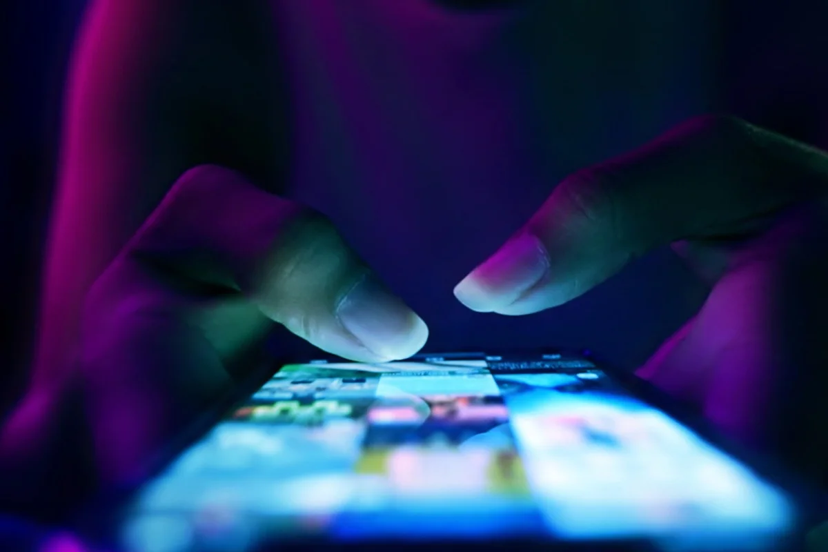 como baixar no Android e no iOS