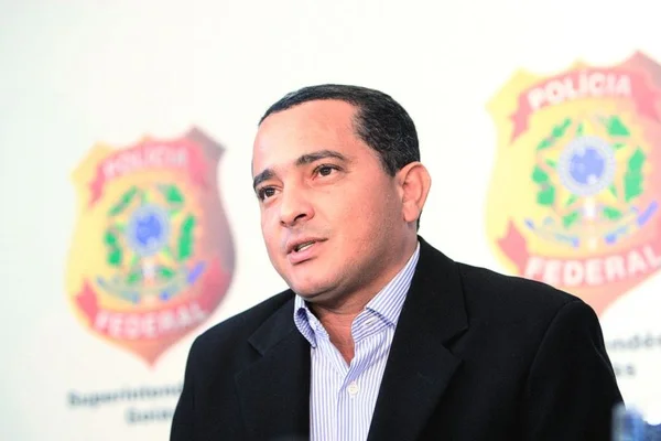 Ex-delegado da PF ligado a Cachoeira é condenado administrativamente