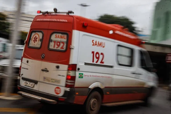 Ambulância - Metrópoles