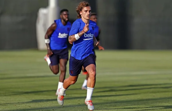 “Messi é o número 1”, diz Griezmann em coletiva no Barcelona