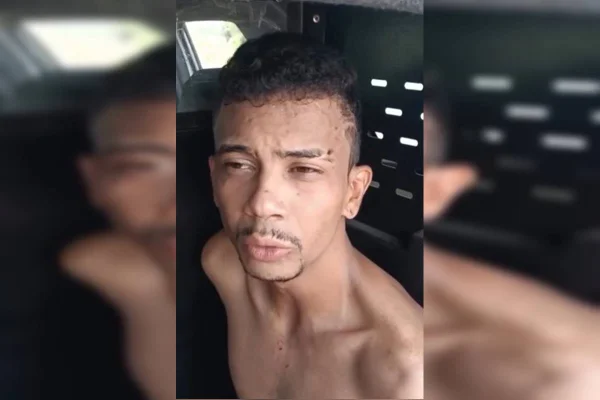 Homem espanca mulher em frente a motel e morre em tiroteio com polícia