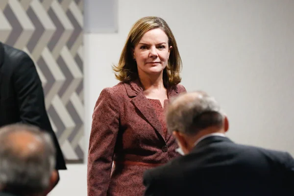 Fachin libera ação penal contra senadora Gleisi Hoffmann para revisão