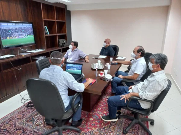 Vasco diz que não houve pênalti, mas contesta “velocidade” da decisão