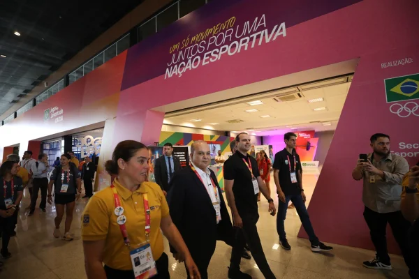 Ibaneis Rocha visita Arena da Juventude