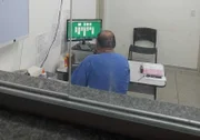 A companheira de Forge procurou a unidade de saúde no sábado (25/6) com suspeita de cálculo renal e já aguardava pelo atendimento há mais de uma hora A companheira de Forge procurou a unidade de saúde no sábado (25/6) com suspeita de cálculo renal e já aguardava pelo atendimento há mais de uma hora