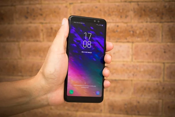 Review: câmera frontal dupla do Galaxy A8 faz “selfie perfeita”