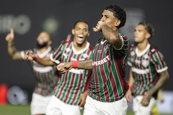 John Kennedy comemorando gol pelo Fluminense