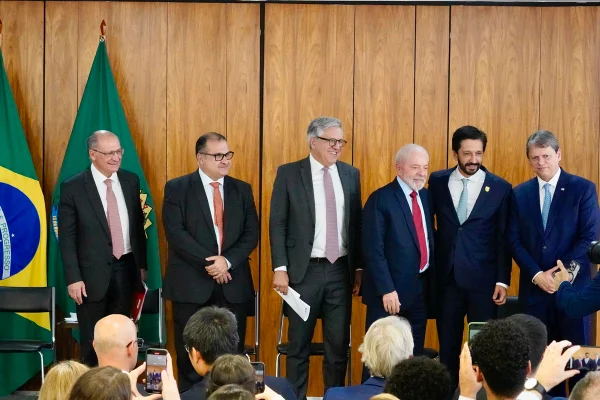 Imagem colorida de Lula, Alckmin, Tarcísio de Freitas e Ricardo Nunes no Planalto - Metrópoles