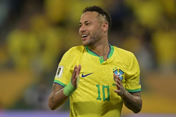 Imagem colorida de Neymar com a Seleção Brasileira- Metrópoles