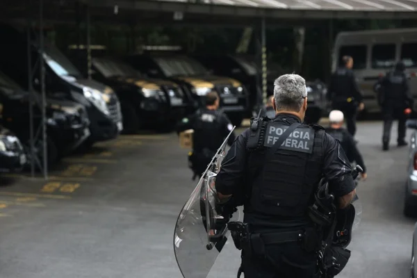 Polícia Federal já tem jatinho preparado à espera de Lula em SP