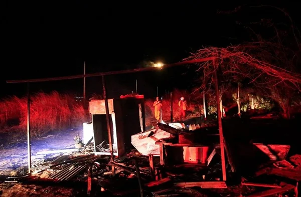 Bombeiros encontram corpo de homem carbonizado em incêndio no DF