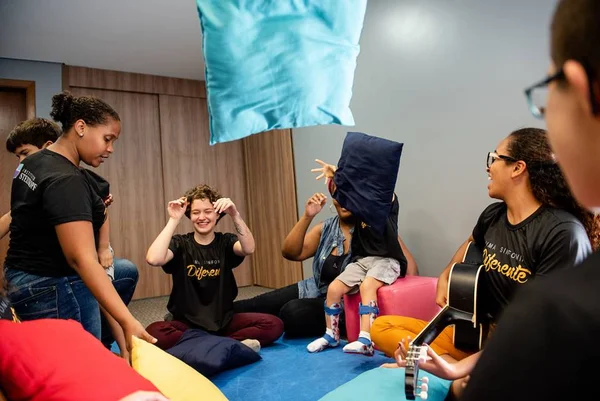 Financiamento coletivo busca apoio para musical com autistas
