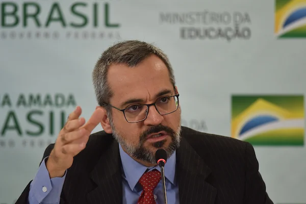 Campanha de financiamento coletivo de Weintraub arrecada só R$ 4 mil - destaque galeria