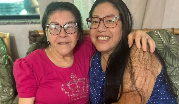 Enredo de novela: mãe e filha separadas há 42 anos se reencontram