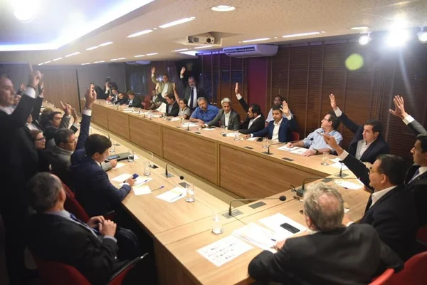 PT, PSB, PSol e Rede fecham bloco de oposição a Bolsonaro na Câmara
