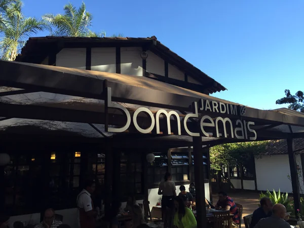 Restaurante reabre no jardim botânico