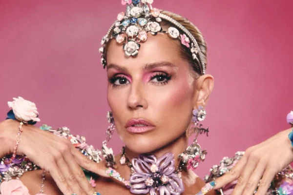 Foto colorida de Deborah Secco - Metrópoles