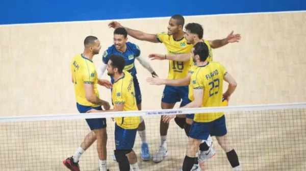 Imagem colorida da Seleção Brasileira masculina de vôlei no Mundial- Metrópoles