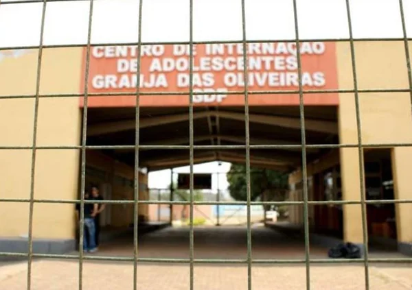 Interno do sistema socioeducativo foge durante escolta no DF