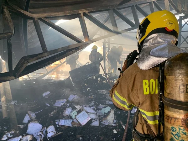 Vídeo: incêndio destrói restaurante em Águas Claras e mobiliza bombeiros do DF
