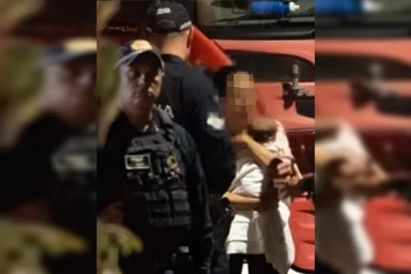 Reféns por 5h: homem que ameaçou esposa e filho passa por audiência