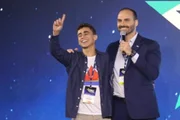 Nikolas ao lado do deputado Eduardo Bolsonaro Nikolas ao lado do deputado Eduardo Bolsonaro